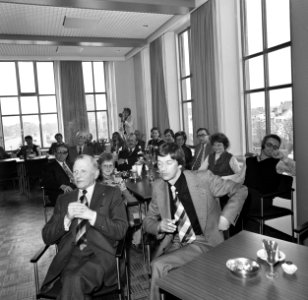 Vooraan links mr. A.H. van Namen (lid hoofdbestuur Stichting 1940-1945), Bestanddeelnr 927-9027