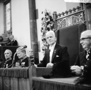 Voorzitter van de Eerste Kamer Prof. J.P. Mazure tijdens de opening der Staten-G, Bestanddeelnr 919-5809