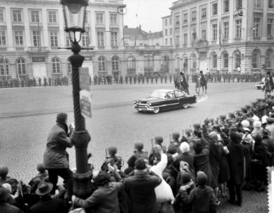 Vorstelijk huwelijk te Brussel, rijtoer door de stad na het huwelijk, Bestanddeelnr 911-8781