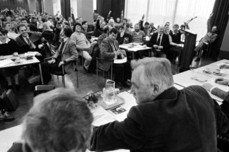 Voorzitter Jaap van der Scheur (r) en C. Vrius (Bondsraad), Bestanddeelnr 932-4679