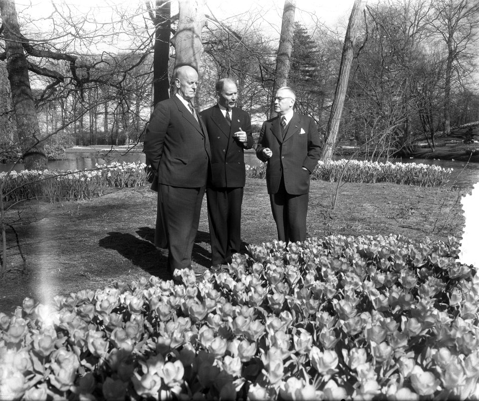 Voorzitter 1e en 2e Kamer op Keukenhof Jonkman, Kortenhor en Wanaren voorzitter , Bestanddeelnr 905-6740