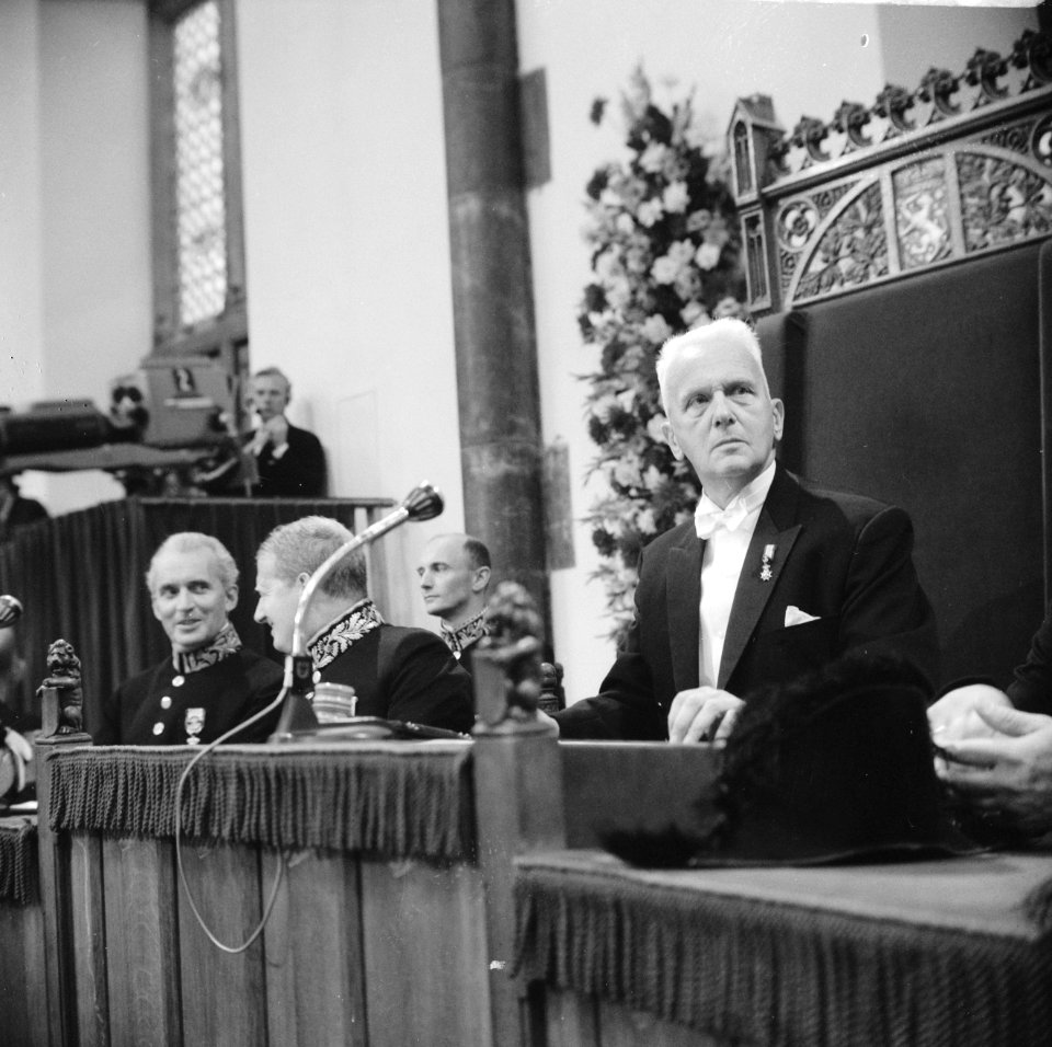 Voorzitter van de Eerste Kamer Prof. J.P. Mazure tijdens de opening der Staten-G, Bestanddeelnr 919-5810