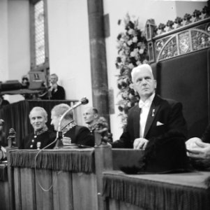 Voorzitter van de Eerste Kamer Prof. J.P. Mazure tijdens de opening der Staten-G, Bestanddeelnr 919-5810