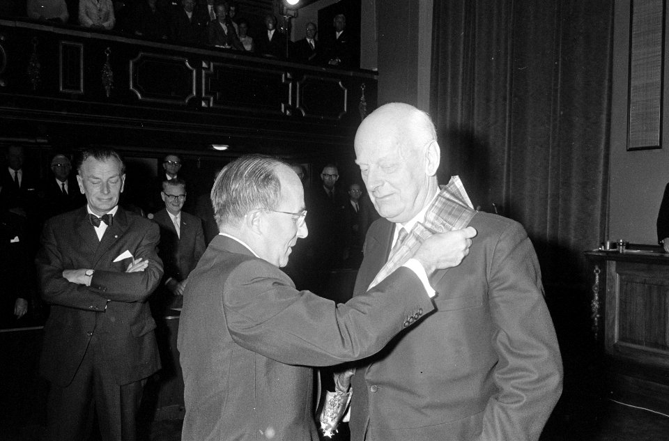 Voorzitter van de Eerste Kamer mr. Jan Anne Jonkman ontvangt het Grootkruis Orde, Bestanddeelnr 919-5701
