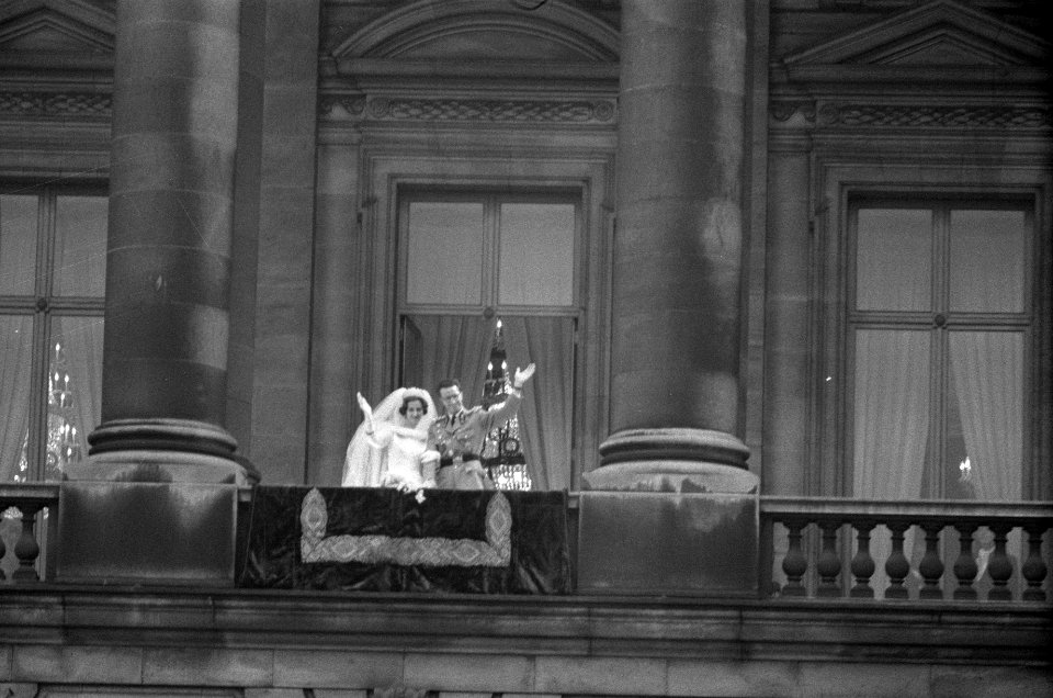 Vorstelijk huwelijk te Brussel, Boudewijn en Fabiola op het balkon, Bestanddeelnr 911-8786
