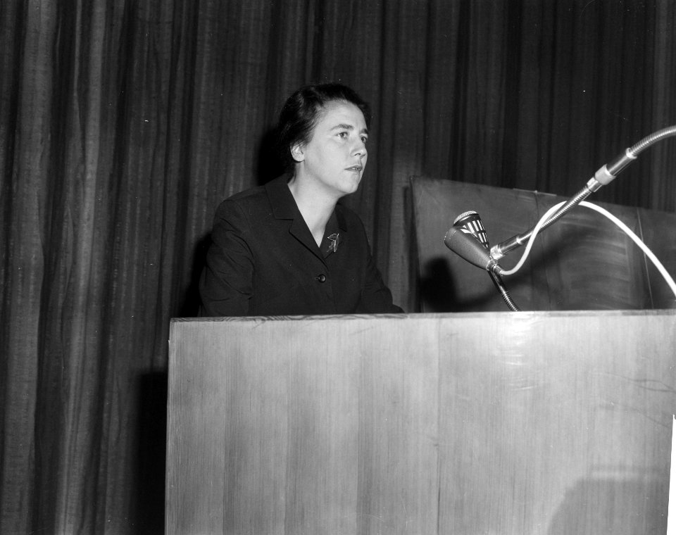 Voorzitster mevrouw dr. M. Zeldenrust aan het woord, Bestanddeelnr 918-4445