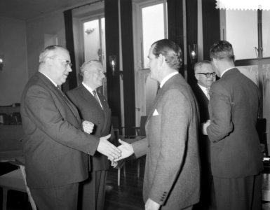 Voorzitter van de SER prof dr GM Verrijn Stuart houdt nieuwjaarsrede, recept, Bestanddeelnr 910-9278