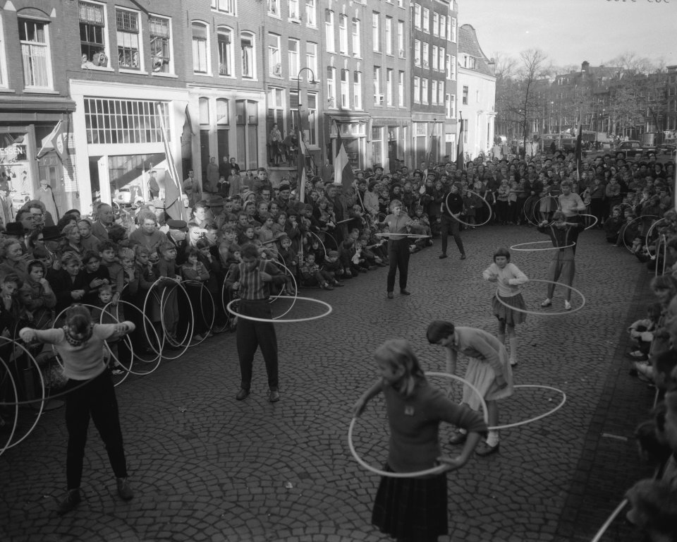 Voorwedstrijden om het hoela hoepelkampioenschappen van Amsterdam in de Westerst, Bestanddeelnr 909-9465