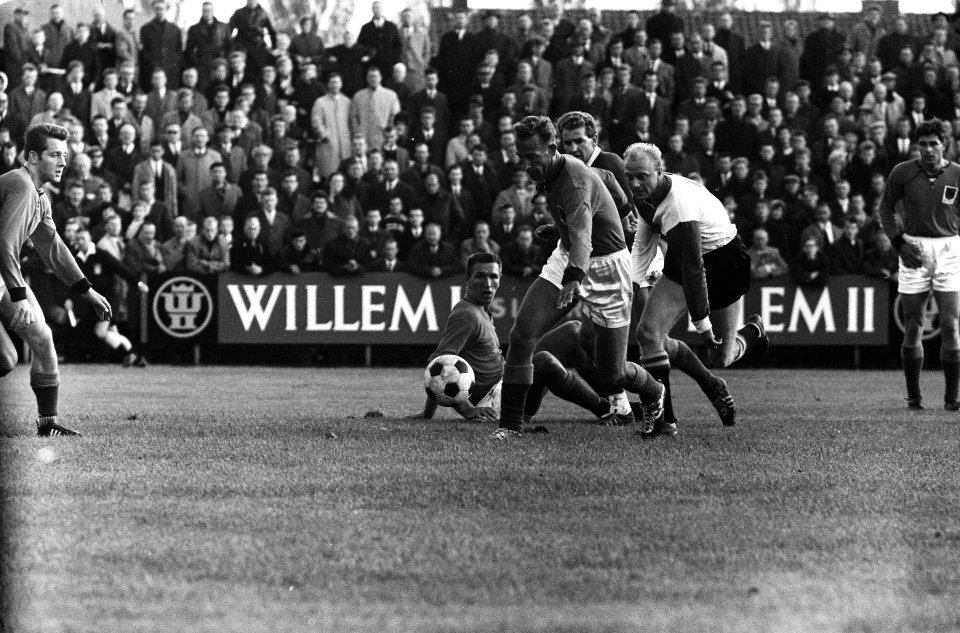 Volendam tegen Feyenoord 0-8 Jan Schilder , Karregat, Kwakman, Kruiver, Bestanddeelnr 915-6027