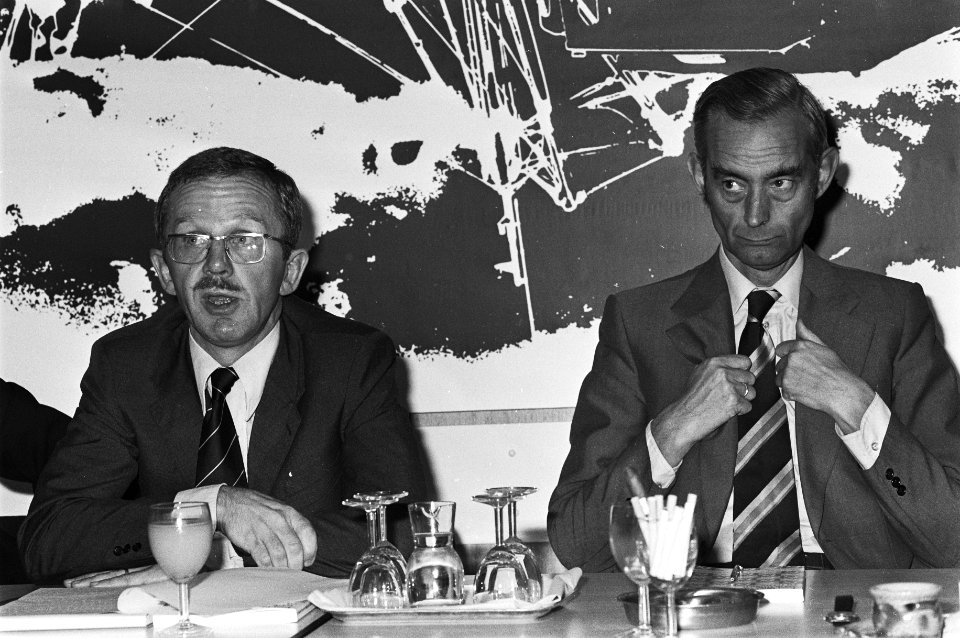 Voorzitter dr. S. Kuipers (l) en ex-minister mr. drs. H. Langman, Bestanddeelnr 930-4601