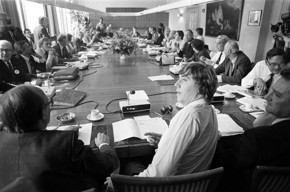 Voorzitter Nijpels (VVD) aan het hoofd van zijn fractie, Bestanddeelnr 932-3194