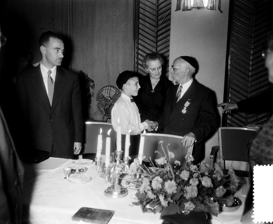 Voorzitter Portugees-Israëlitische Gemeente 70 jaar, Dr. Perciar Ridder van Oran, Bestanddeelnr 907-3556