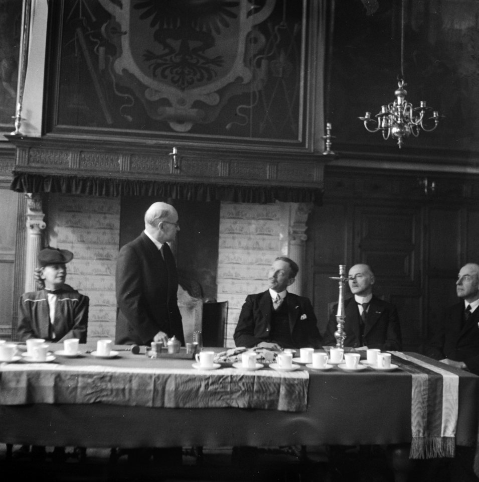 Voorzitter en secretaris van de Comenius stichting, Bestanddeelnr 901-6157