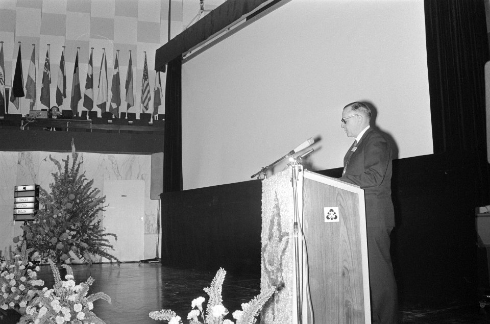 Voorzitter W. Liechti van de IFPRA aan het woord, Bestanddeelnr 924-6734