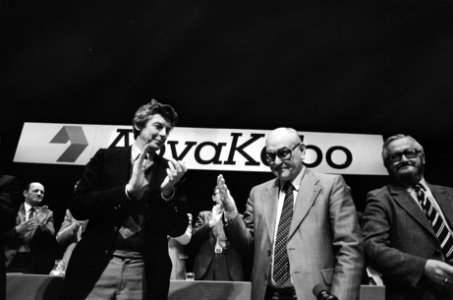 Voorzitter Deetman neemt afscheid op ABVAKABO-congres in RAI Amsterdam. Applaus, Bestanddeelnr 932-0840