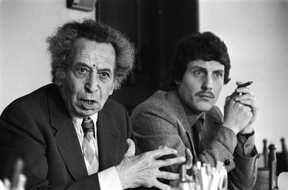 Voorzitter prof. dr. J. P. van Praag (l) en rechts secretaris H. Lelieveld, Bestanddeelnr 929-0622