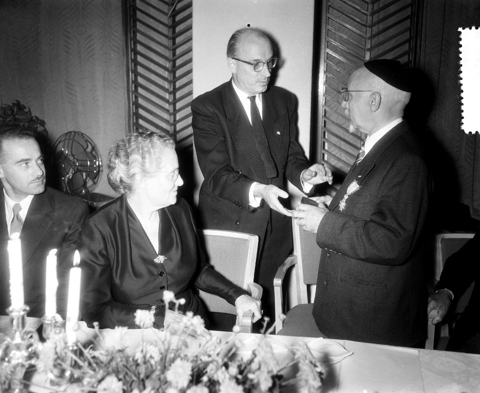Voorzitter Portugees-Israëlitische Gemeente 70 jaar, Dr. Perciar Ridder van Oran, Bestanddeelnr 907-3555