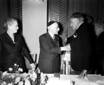 Voorzitter Portugees-Israëlitische Gemeente 70 jaar, Dr. Perciar Ridder van Oran, Bestanddeelnr 907-3557