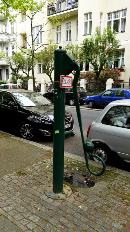 Wasserpumpe naumannstr berlin mai2017 - 3