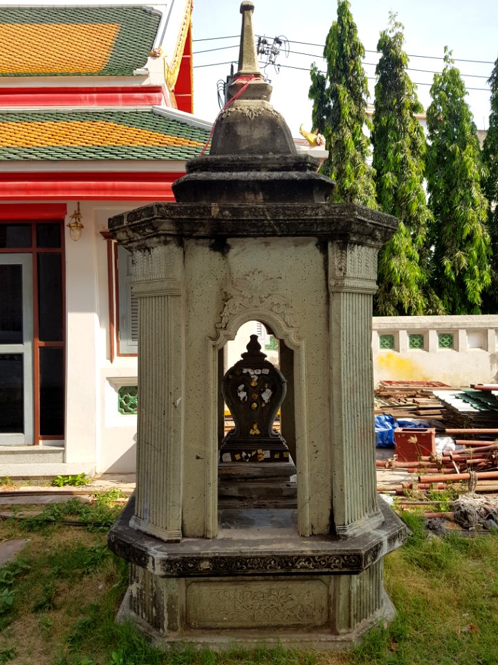 Wat Kanlayanamit - boundary stone - 2017-02-25 (006)
