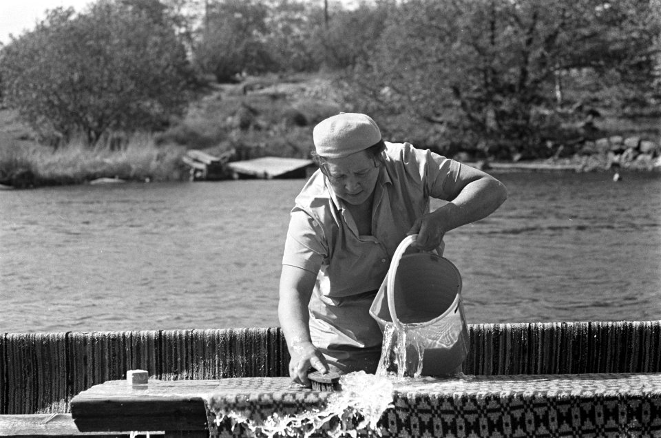 Wasvrouwen aan het werk in Helsinki, Bestanddeelnr 920-4631