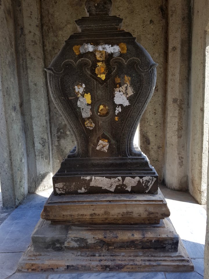 Wat Kanlayanamit - boundary stone - 2017-02-25 (003)