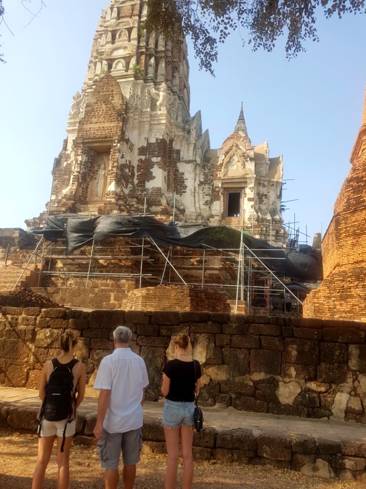 Wat Ratchaburana foreign visitors - 2017-02-13 (004)