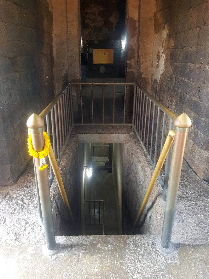 Wat Ratchaburana crypt - 2017-02-13 (002)
