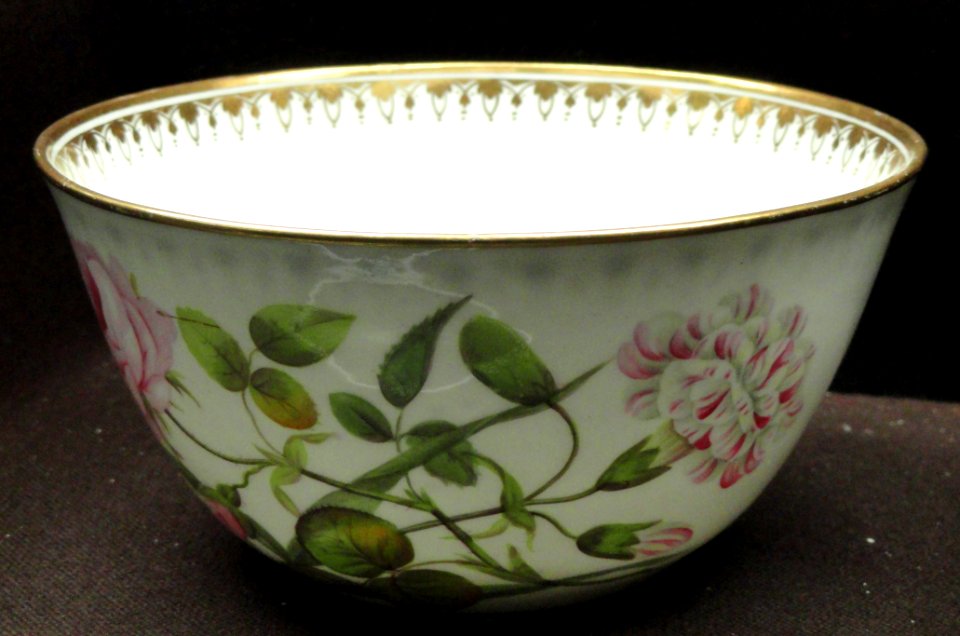 Waste bowl, c. 1812-1815, Minton, bone china, overglaze enamels, gilding - Gardiner Museum, Toronto - DSC00786