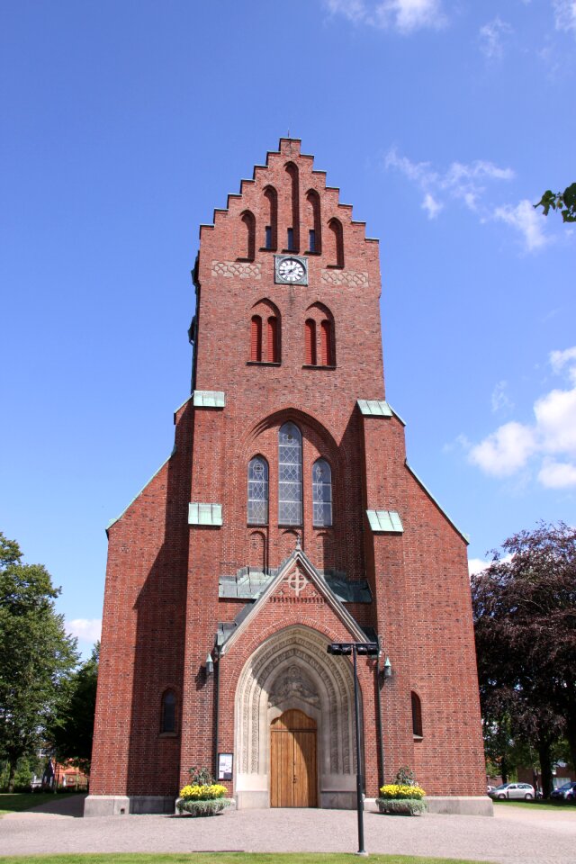 Red tower religion