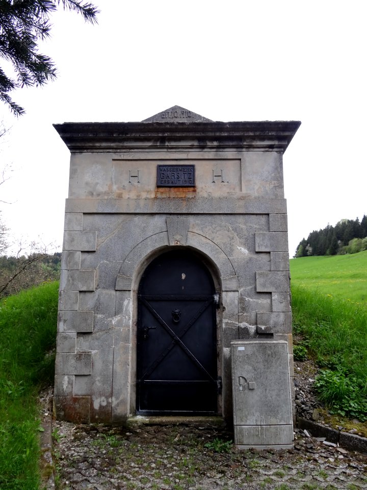 Wasserbehälter in Garsitz