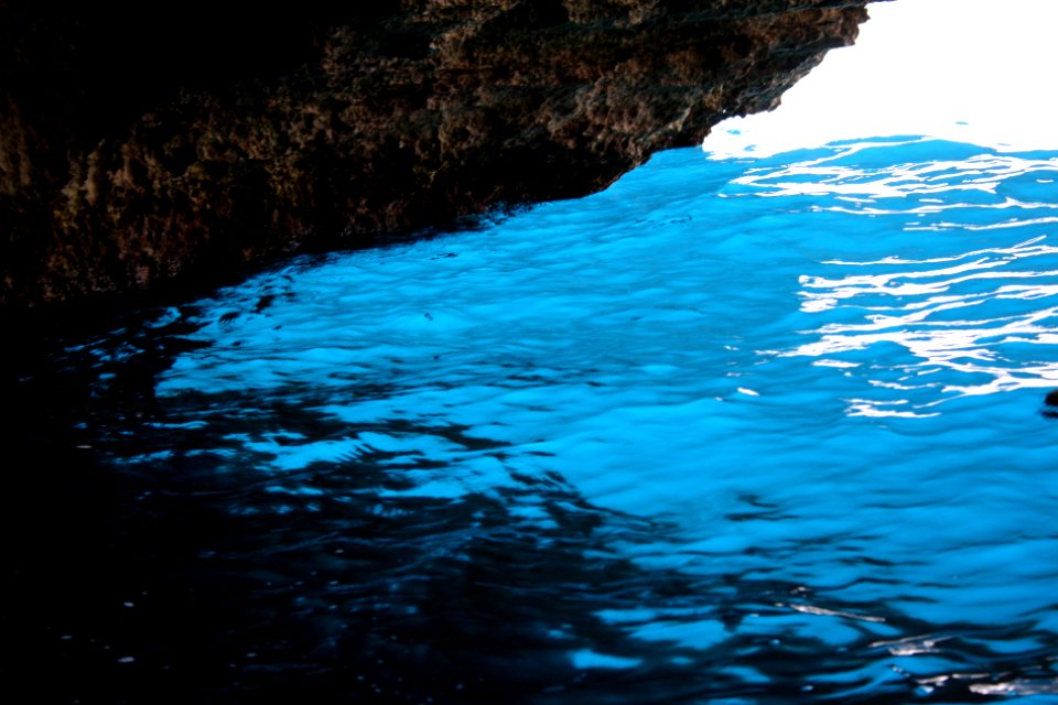 Wasser in der Blauen Grotte (Malta)