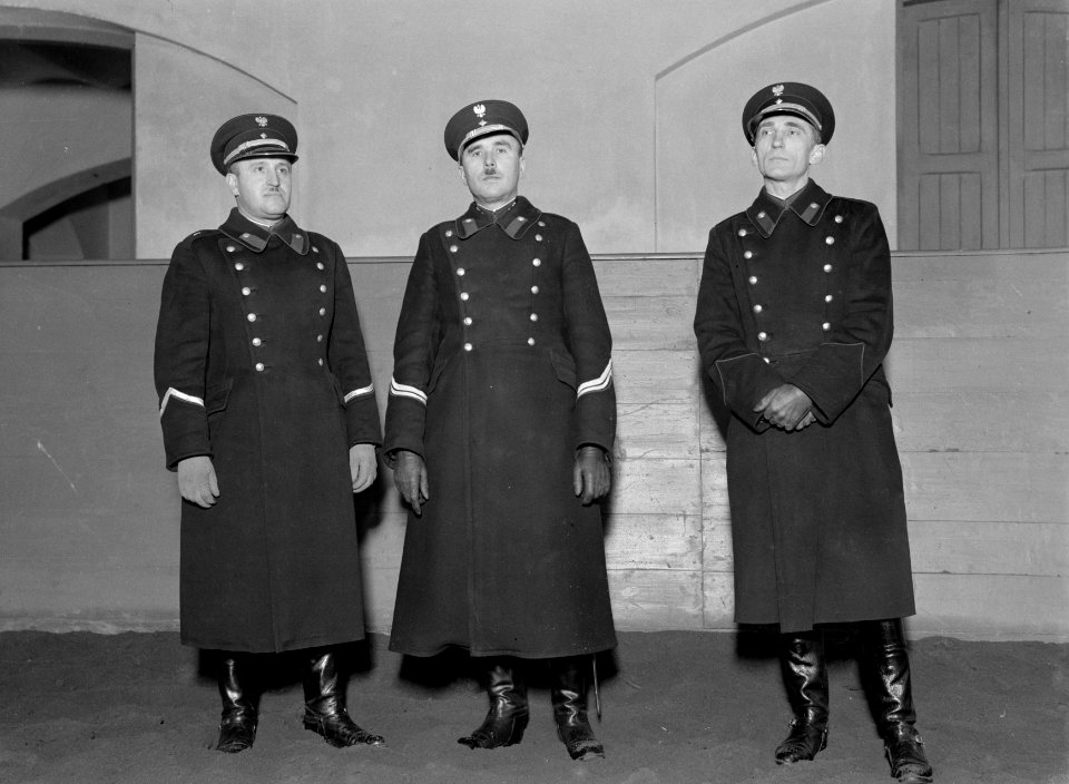 Warschau Een drietal politiefunctionarissen van verschillende rang, Bestanddeelnr 190-1293