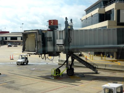 Washinton-Dulles-Airport-Jet-Bridge-1
