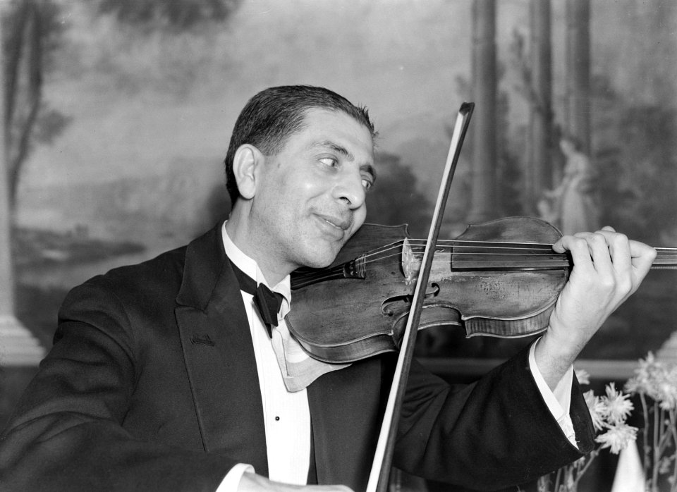 Warschau. Violist uit het zigeunerorkest in wijnhuis Fukier, Bestanddeelnr 191-0023
