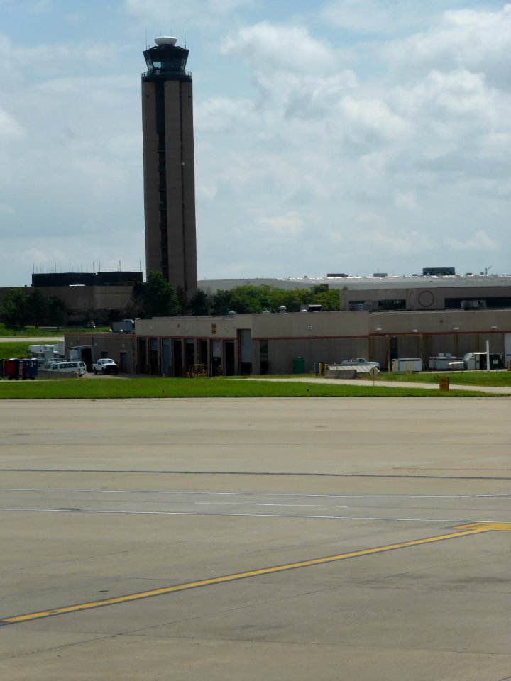 Washinton-Dulles-Airport-Tower-2