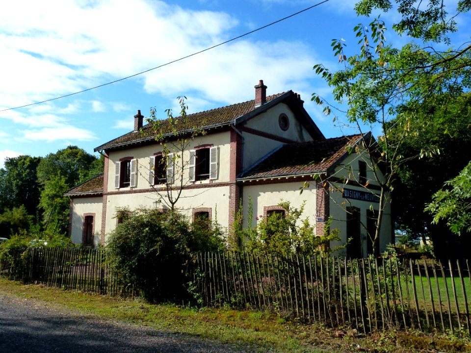 Wasigny (Ardennes) gare de Wasigny-La Neuville (1)
