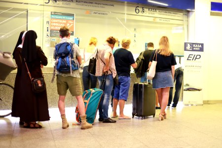 Warszawa zachodnia ticket queue august 2018
