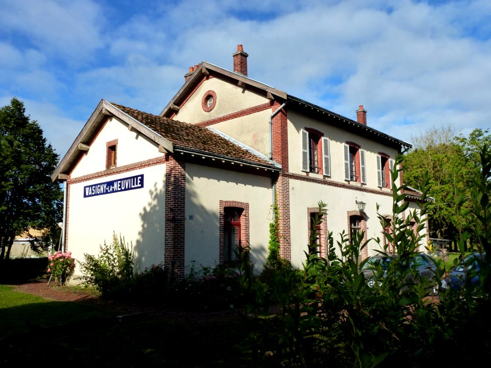 Wasigny (Ardennes) gare de Wasigny-La Neuville (2)