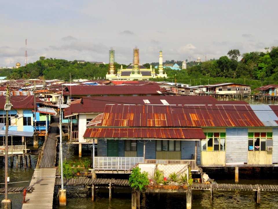 Wasserdorf Nordufer Istana Darul Hana