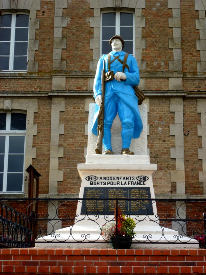Wasigny (Ardennes) monument aux morts