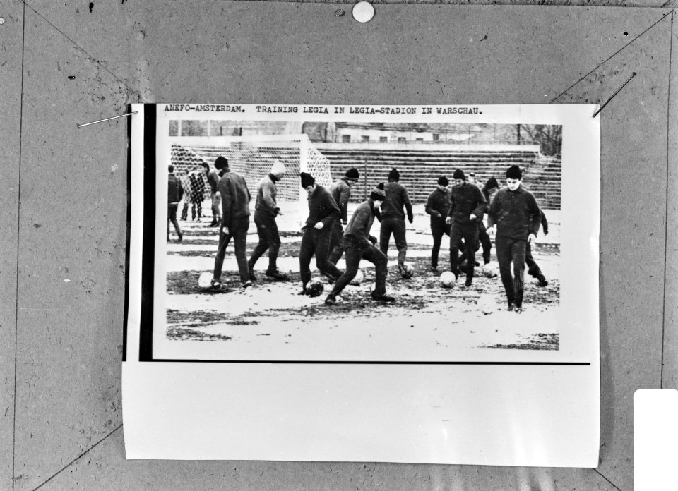 Warschau Legia tegen Feyenoord a.s. woensdag. Legia-spelers trainen in Legia St, Bestanddeelnr 923-3933