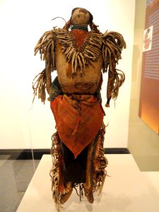 Warrior doll, with symbols of Lakota religion - Native American collection - Peabody Museum, Harvard University - DSC05413