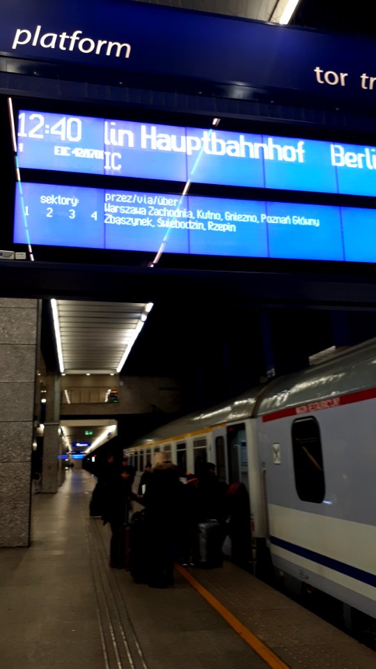 Warszawa centralna platforms november 2018 002