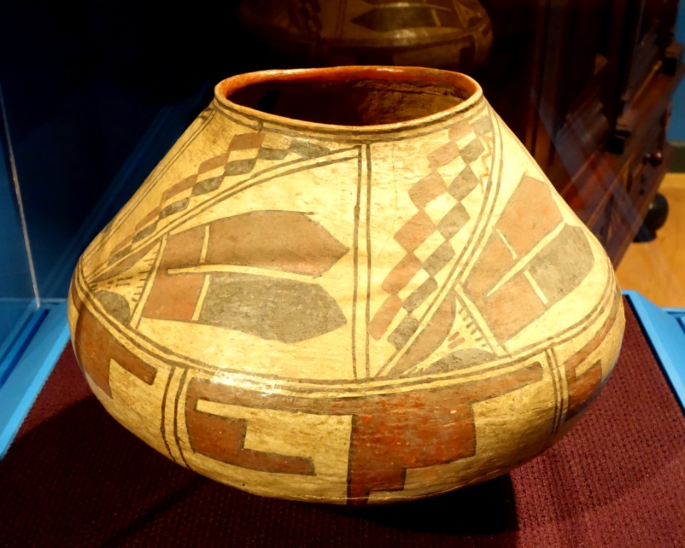 Water Jar, Zuni, New Mexico, 1700-1750, ceramic, slip - Brooklyn Museum - DSC09272