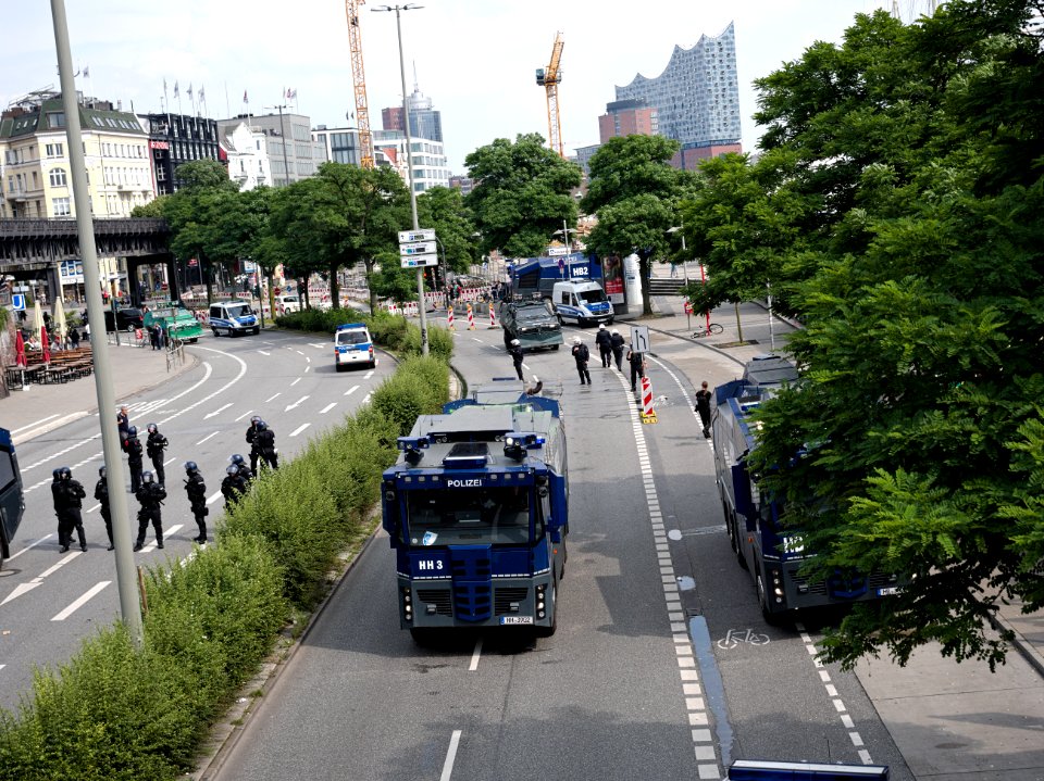 Water cannons next to the Landungsbrücken during G20 summit Hamburg 02
