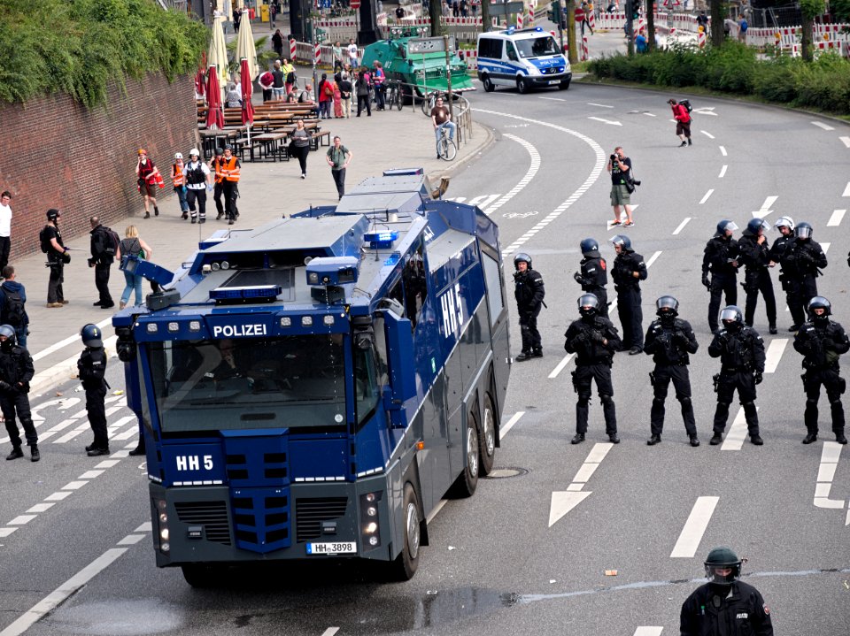 Water cannons next to the Landungsbrücken during G20 summit Hamburg 05