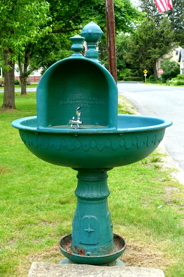 Water fountain - Montague, Massachusetts - DSC06677