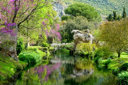 Water in spring - Giardino di Ninfa, Italy - DSC03049