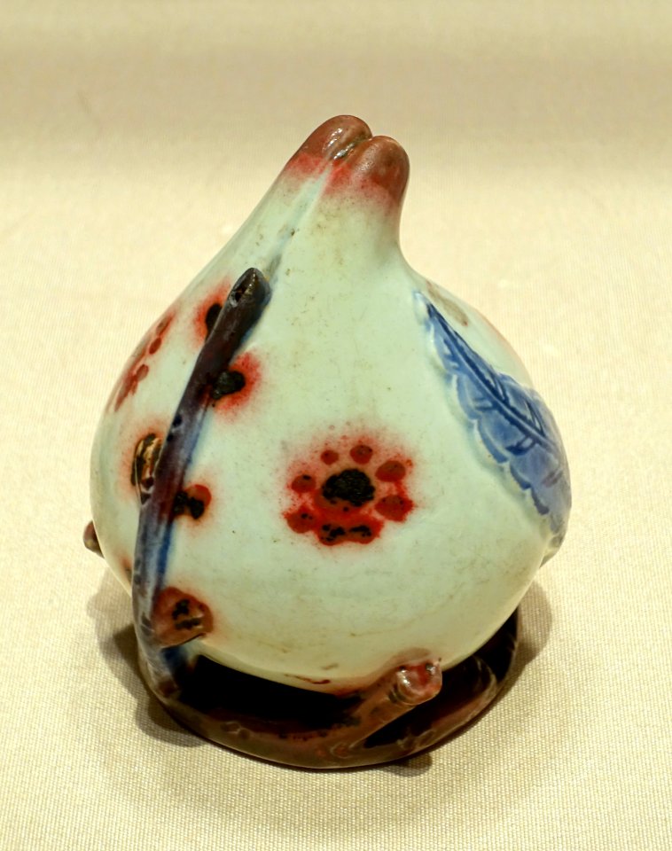 Water dropper in peach shape, Korea, Joseon dynasty, 1800s AD, porcelain, designs in underglaze blue and red - Tokyo National Museum - Tokyo, Japan - DSC08242